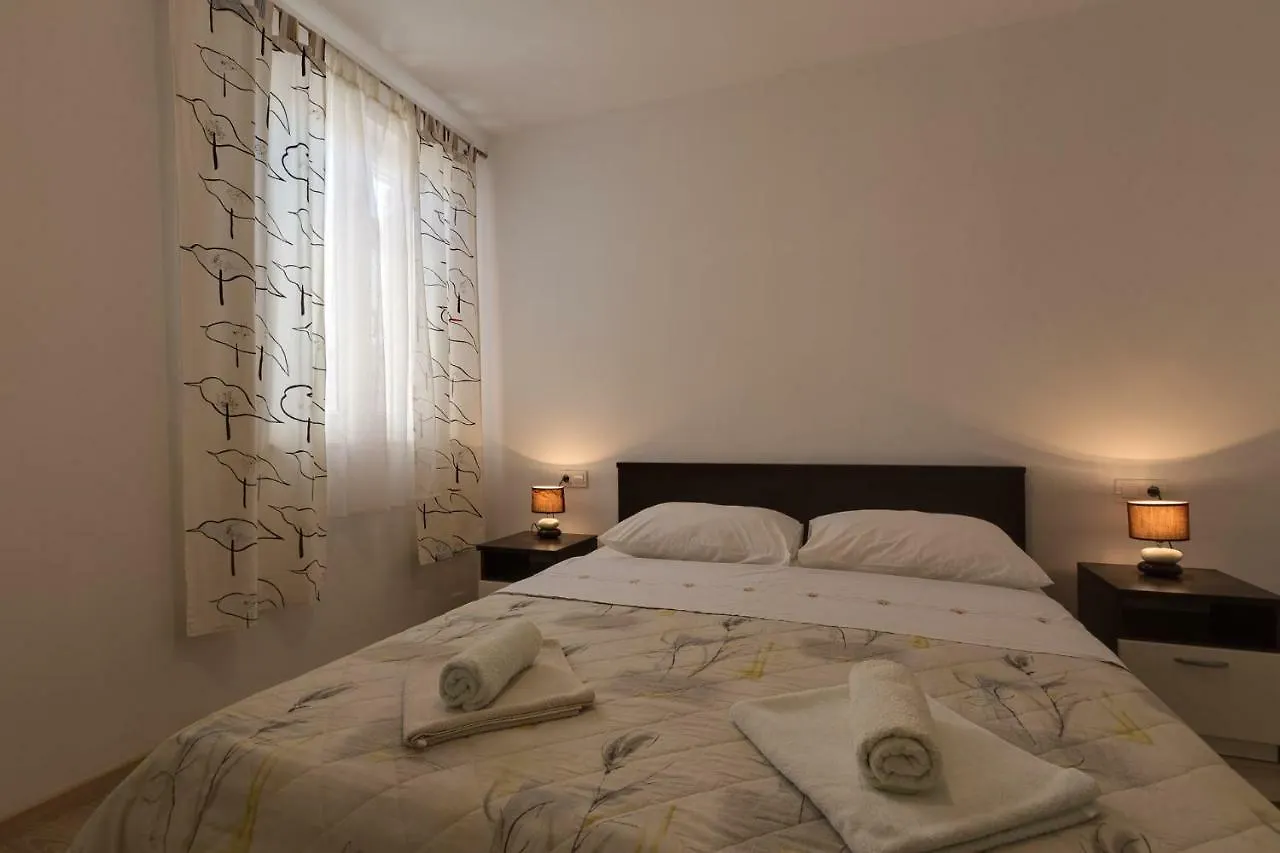 Apartmani Lakic Cunski 0*,