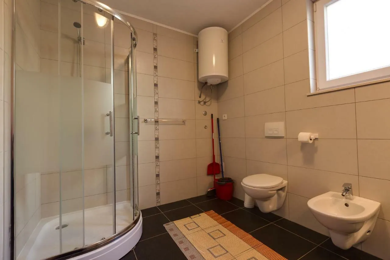 Apartment Apartmani Lakic Cunski