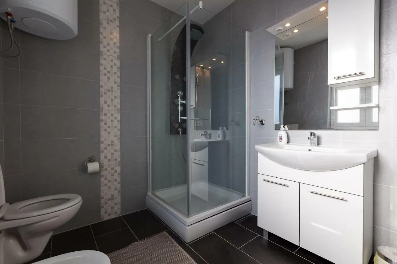 Apartmani Lakic Cunski 0*,  Croatia