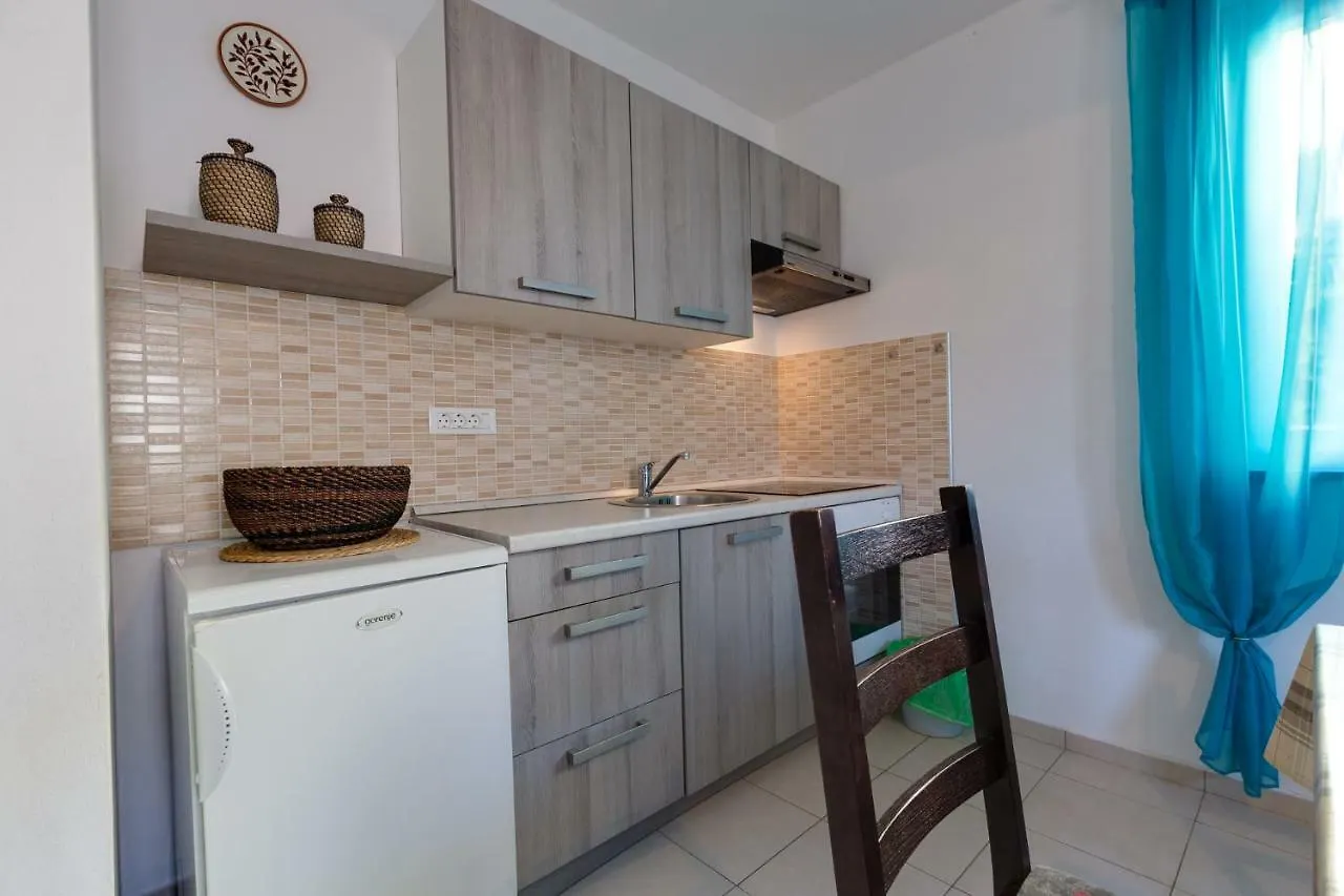 Apartment Apartmani Lakic Cunski