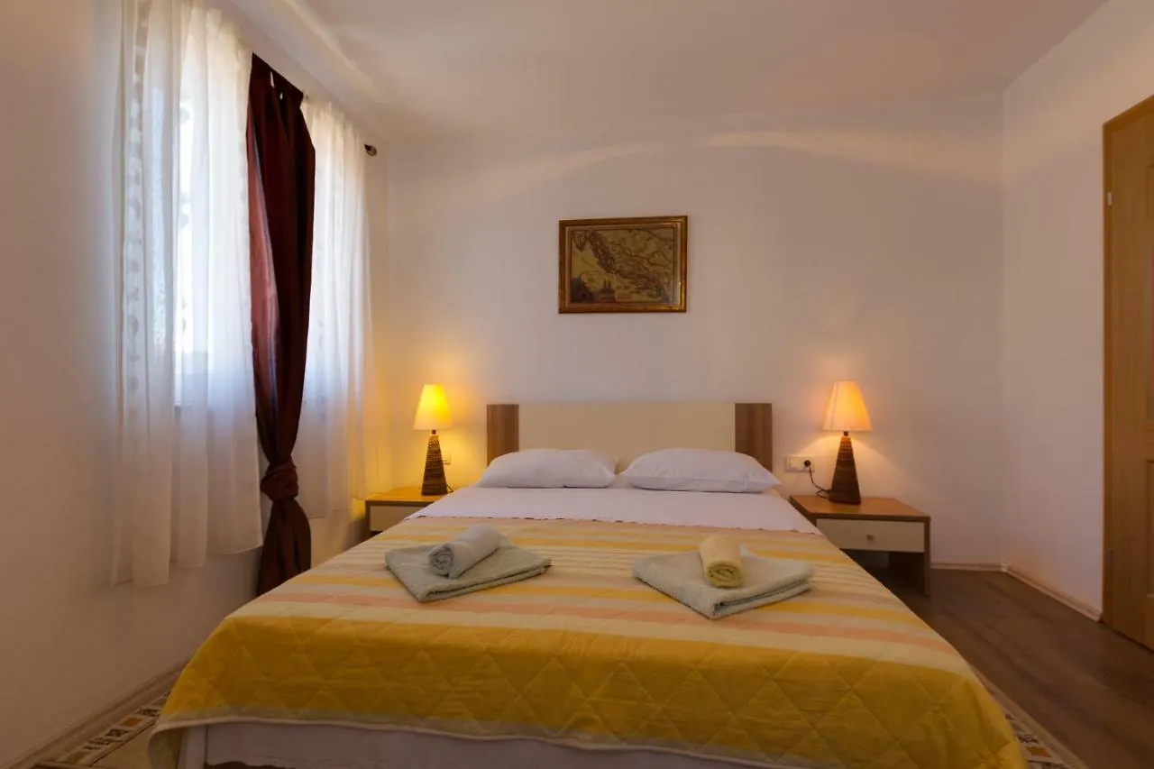 Apartment Apartmani Lakic Cunski