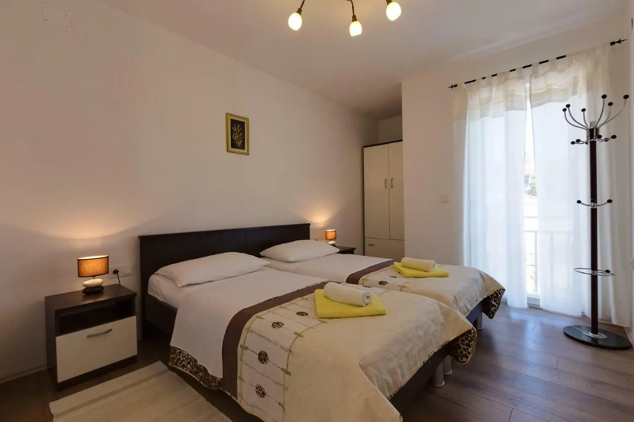 Apartmani Lakic Cunski 0*,  Croatia