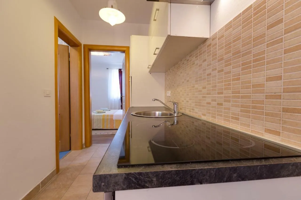 Apartmani Lakic Cunski 0*,  Croatia
